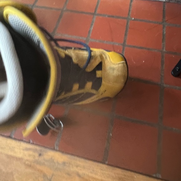 End of the season Salomon snowboarding boots size 10,5 unisex - Picture 3 of 6